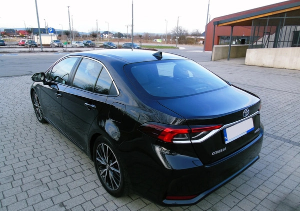 Toyota Corolla cena 76700 przebieg: 83000, rok produkcji 2019 z Chełmża małe 301